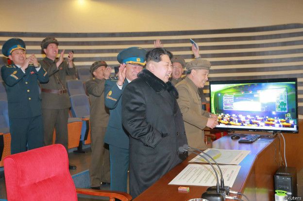 Kin Jong Un  celebra posicionamiento de satélite el 6 de febrero. Fotografía: Reuters 