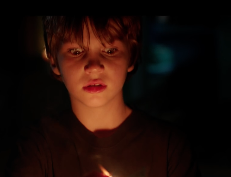 Primer trailer de Lights Out La película de terror más esperada del