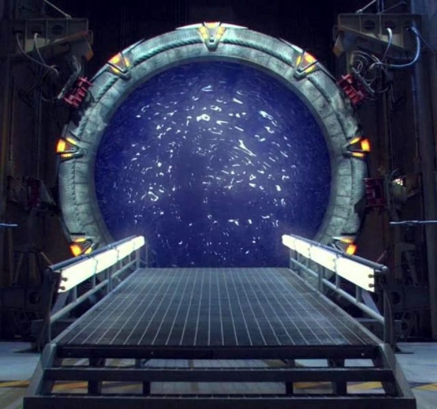 Roland Emmerich creará el reboot de Stargate desde cero