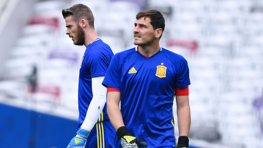 Iker Casillas y David de Gea durante un entrenamiento con la selección de España