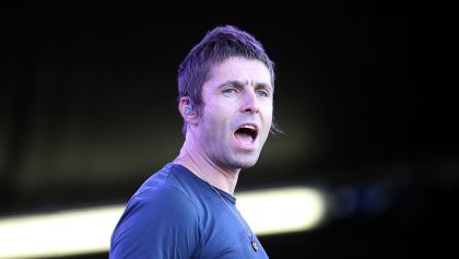Liam Gallagher anunció que prepara un disco solista, tras firmar un contrato discográfico con Warner Brothers