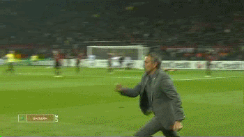 Mourinho celebrando después de un gol 
