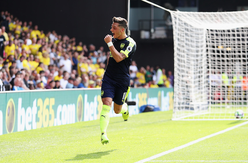 Ozil celebra el tercer gol en el encuentro contra el Watford 