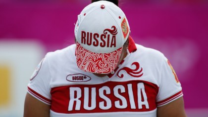 Una participante de Rusia durante una prueba de tiro con arco en los Juegos Paralímpicos de Londres