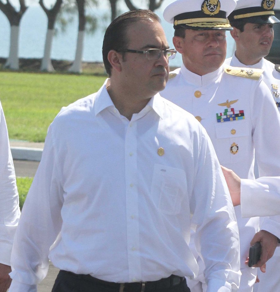 Enrique Ochoa Reza, dirigente nacional del PRI, señala que su partido está dispuesto a colaborar en la investigación contra Javier Duarte, gobernador de Veracruz
