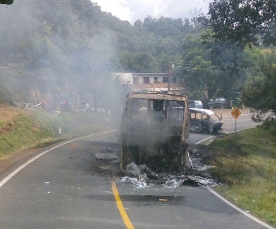 michoacan-normalistas-queman-autobuses-vehiculos