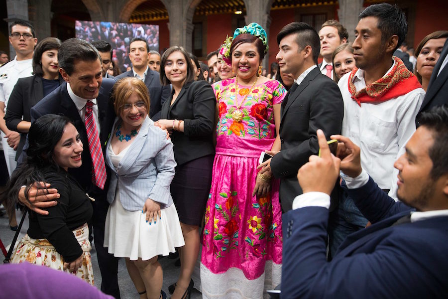 El presidente Peña Nieto dialoga con jóvenes en Palacio Nacional