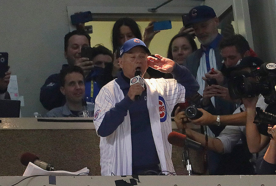 Bill Murray cantó 'Take Me Out to the Ballgame' en Chicago
