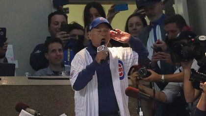 Bill Murray cantó 'Take Me Out to the Ballgame' en Chicago
