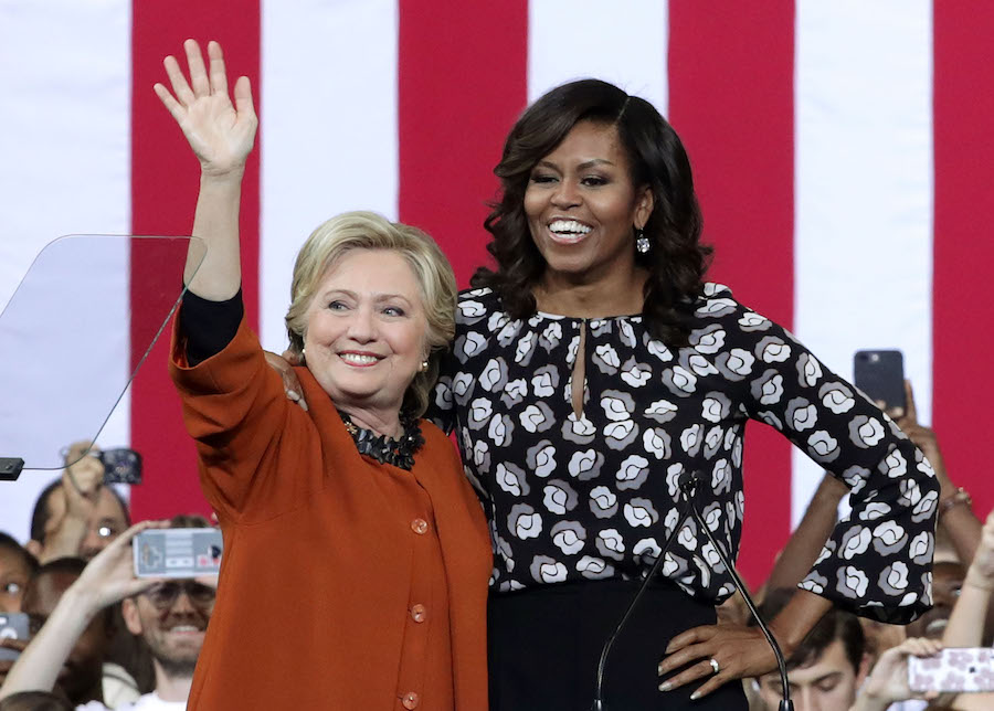 Michelle Obama aparece en mitin de campaña de la candidata demócrata Hillary Clinton