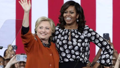 Michelle Obama aparece en mitin de campaña de la candidata demócrata Hillary Clinton