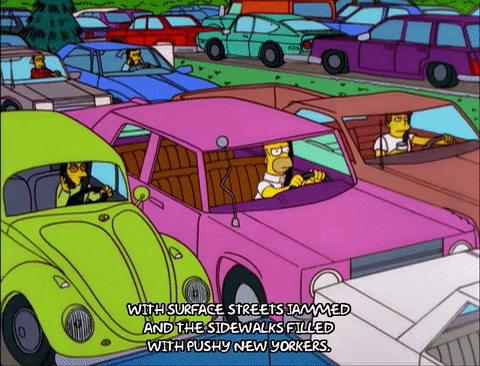 Homero Simpson está enojado porque hay mucho tráfico, no seas como Homero Simpson 