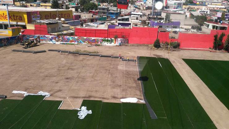 Quitan pasto sintéticos a canchas de Ecatepec después de la inauguración del mexicable