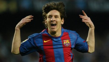 Primer gol de Lionel Messi con el Barcelona