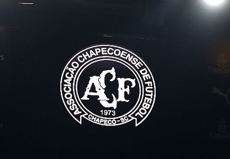 Chapecoense logo en Emirates Stadium