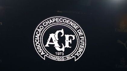 Chapecoense logo en Emirates Stadium
