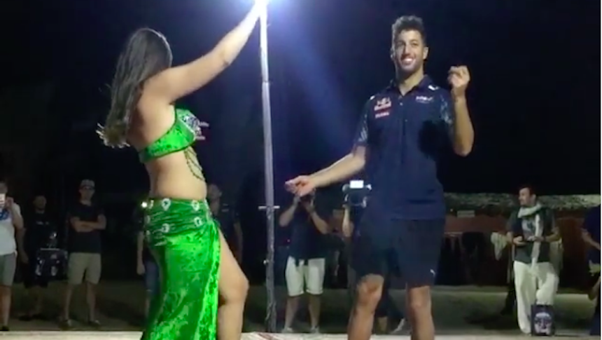 Daniel Ricciardo bailando