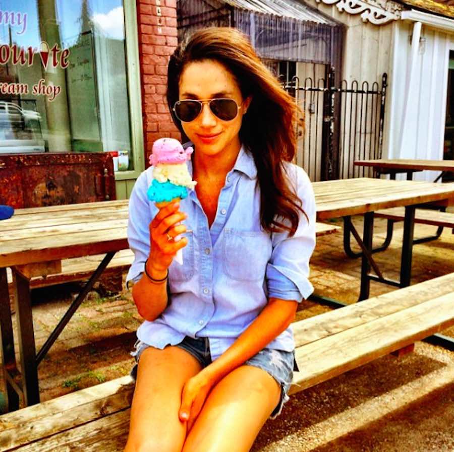 Meghan Markle comiendo helado