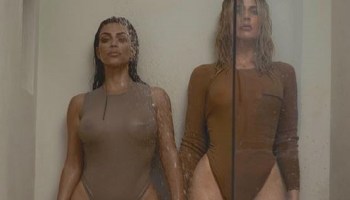 Kim y Khloe Kardashian en una sesión de fotos