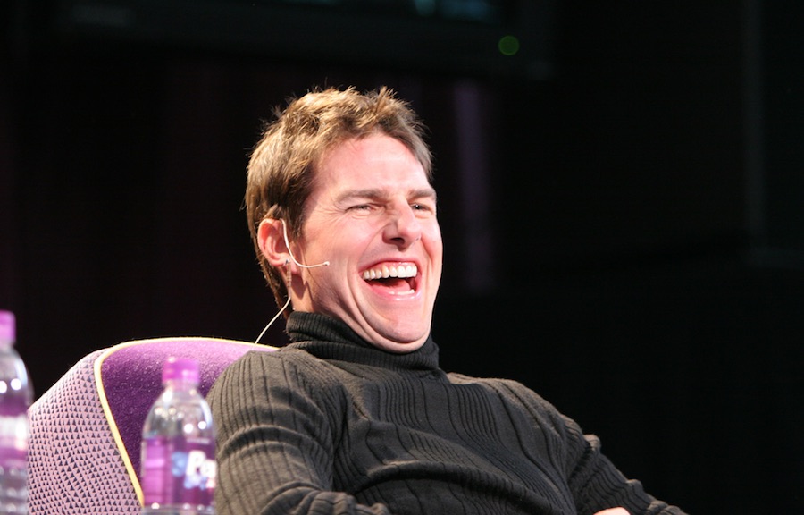 Tom Cruise riéndose