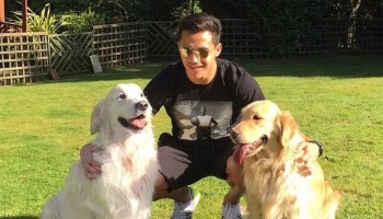 Alexis Sánchez y sus perros Atom y Humber