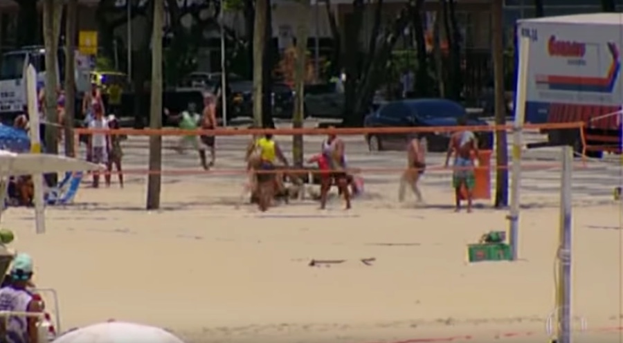 Persecución en una playa de Brasil