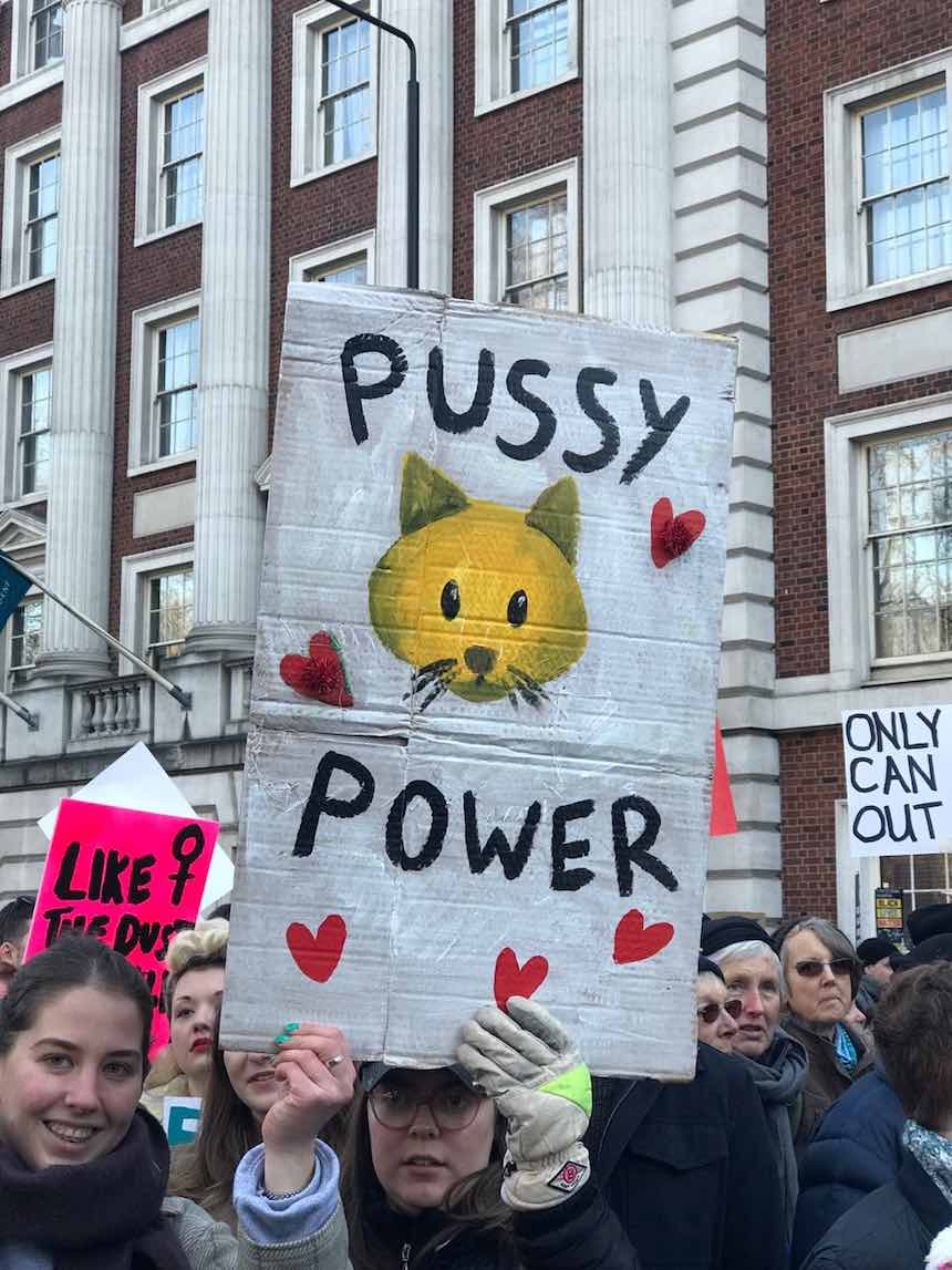 Letreros de WomensMarch en Londres