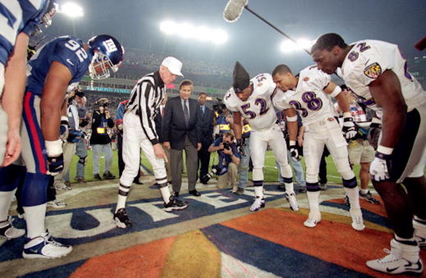 Volado durante el Super Bowl entre Giants y Ravens