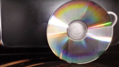 Un CD calentado en un microondas