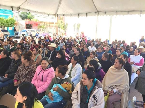 Mujeres en evento de Liconsa en el Estado de México