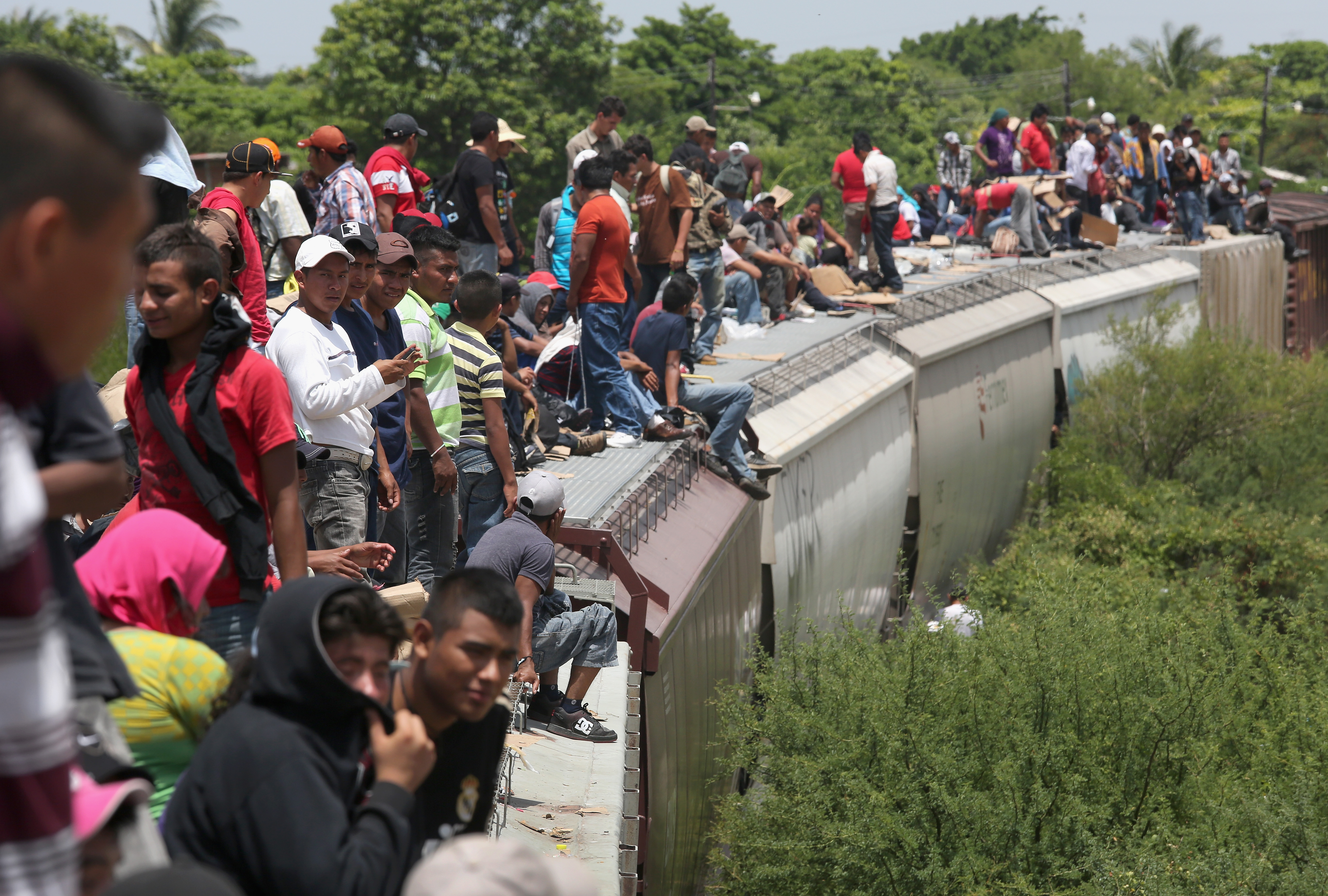 Migrantes centroamericanos a bordo de La bestia