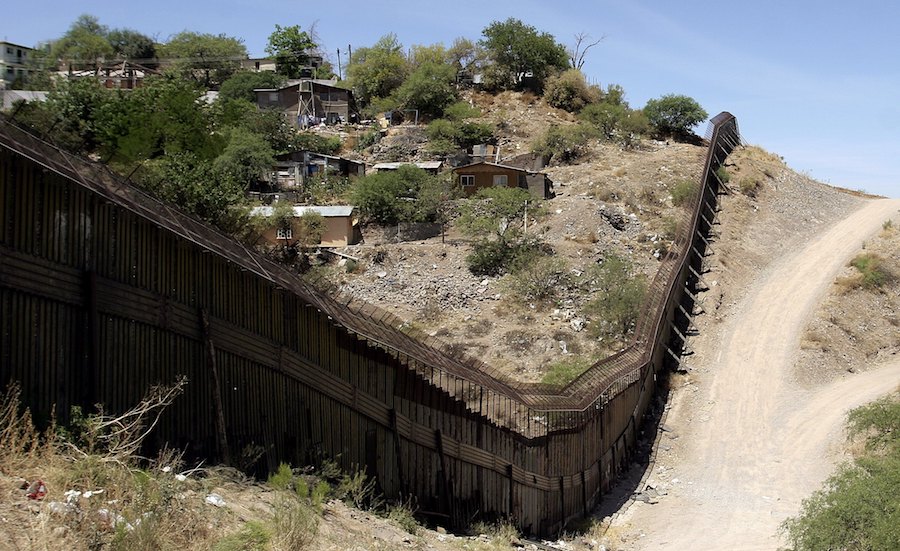 Muro fronterizo entre Estados Unidos y Mexico
