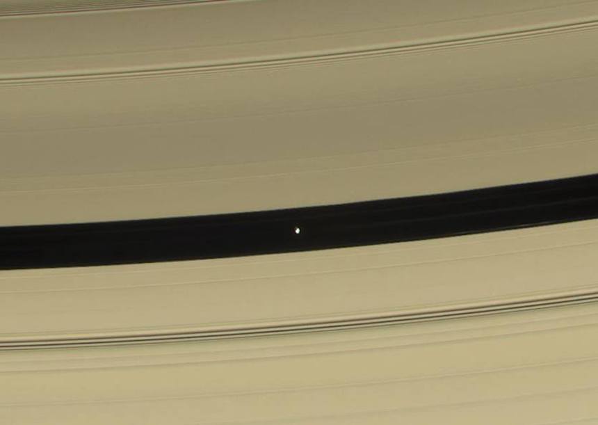 Pan entre los anillos de Saturno