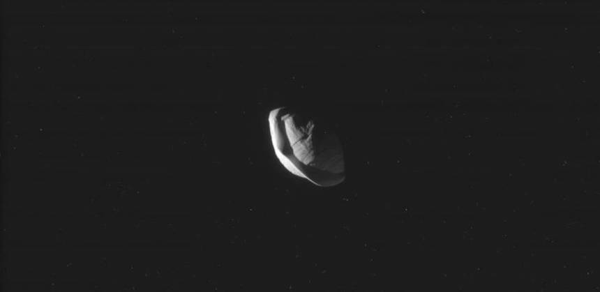 Pan, la Luna de Saturno