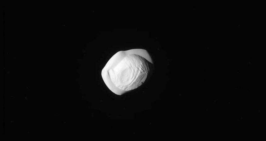 Pan - Luna de Saturno