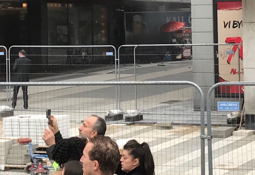 Un camión arrolló a una multitud en Estocolmo