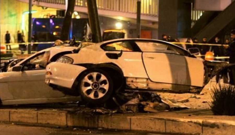 Auto BW que chocó en Paseo de la Reforma