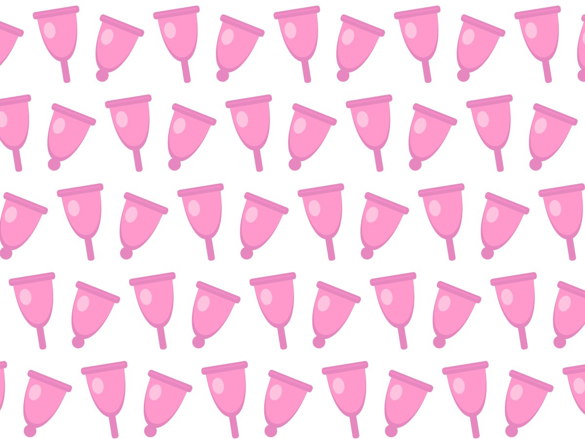 Muchas copas menstruales rosas