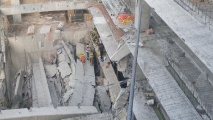 Derrumbe en construcción de estacionamiento en delegación Álvaro Obregón