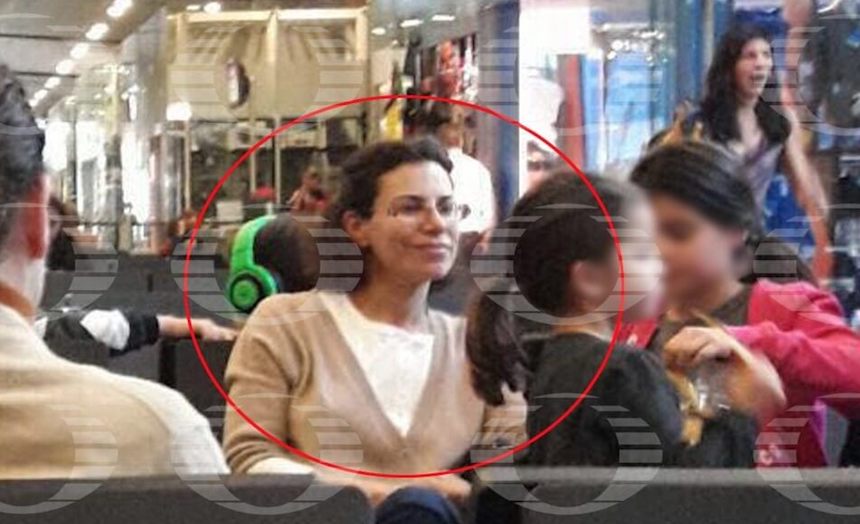 Captan a Karime Macías, esposa de Javier Duarte, en el aeropuerto