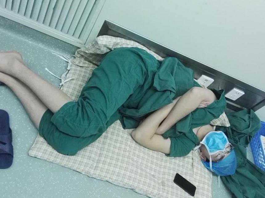 Cirujano Luo Heng Durmiendo
