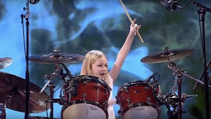 La niña baterista del show de talentos en Dinamarca