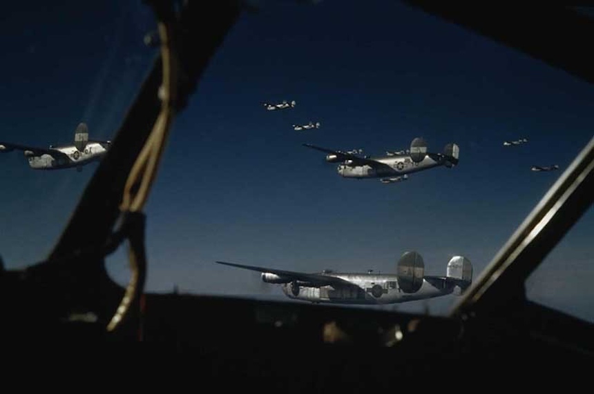 Segunda Guerra Mundial - Aviones caza en vuelo