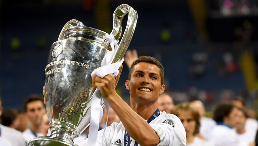 Cristiano Ronaldo levantando la Champions League
