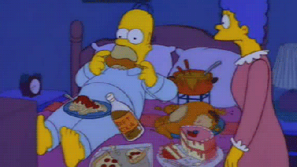 Homero se pone a comer a media noche