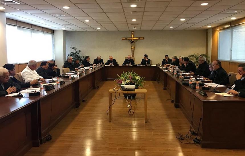 Explota artefacto en puerta de Conferencia del Episcopado Mexicano