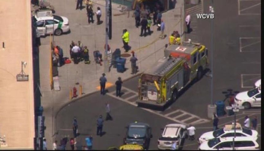 Auto embiste a peatones en Boston