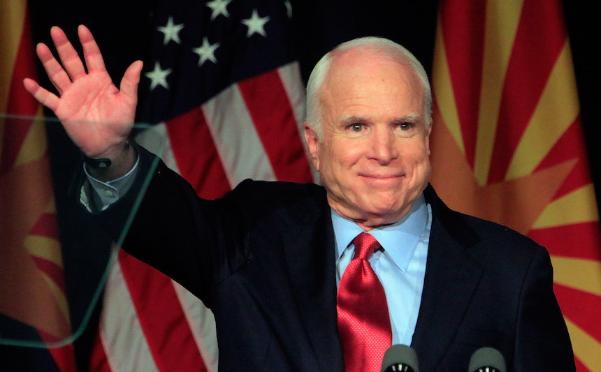 John McCain vota en contra de Obamacare