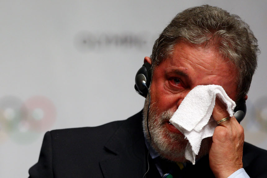 Lula es condenado a nueve y medio años de prisión