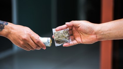 Venden marihuana en farmacias de Uruguay